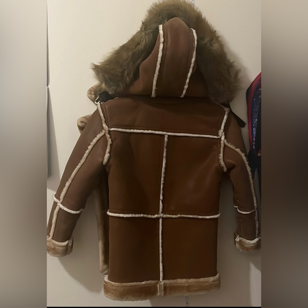 Tan & brown faux fur unisex coat size 7. In GREAT condition. Worn 3-4 times.